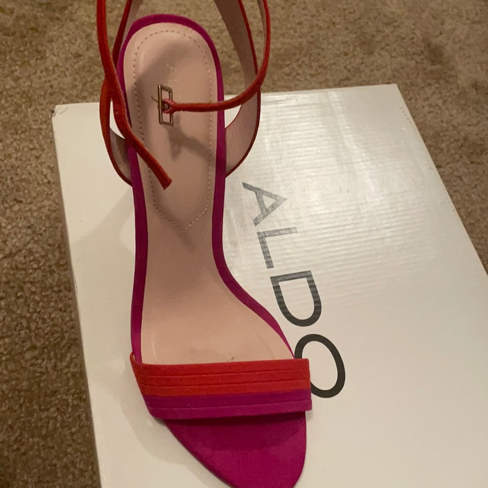 8.5 Fuchsia and orange heels